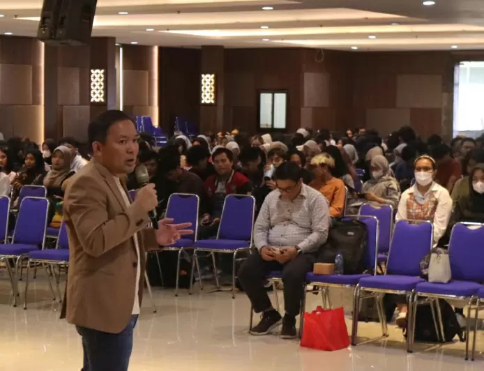 Rayendra Masuk Kampus