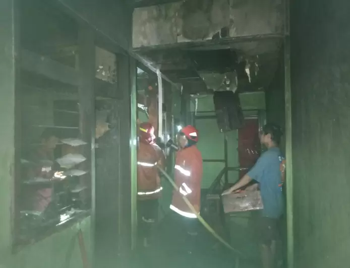 Lantai 2 Ruko Kontrakan di Jalan Suryakencana Bogor Hangus Terbakar