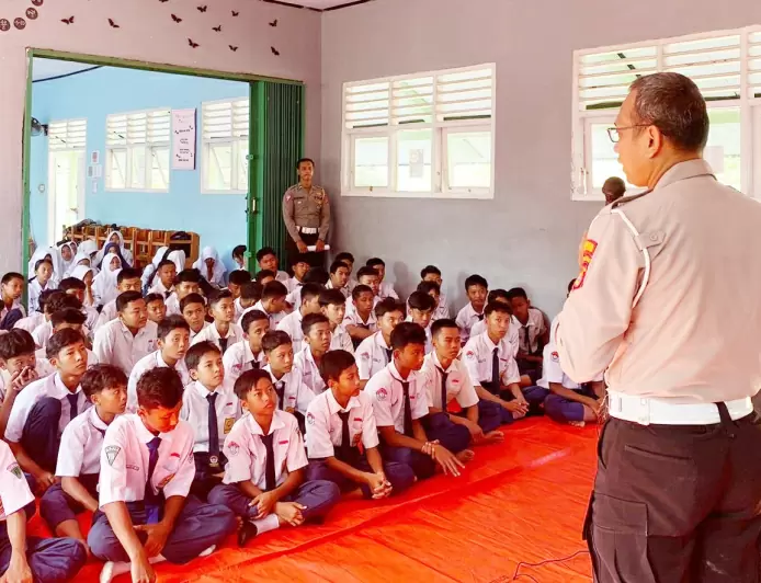 Polisi Berikan Penyuluhan le Pelajar SMP Negeri 1 Penawar Aji, Ini Tujuan Utamanya