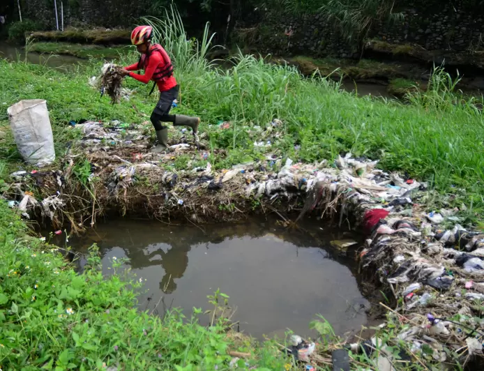 Audit Sampah Sungai Ciliwung di Bogor