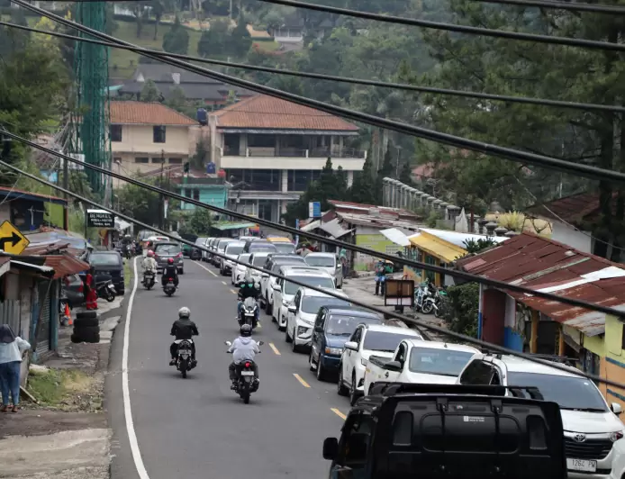 Liburan Natal, Kemacetan Kendaraan dari arah Cianjur Menuju Bogor Terpantau hingga 20 KM.