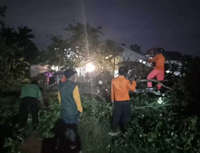 77 Rumah di Gunung Sindur Rusak Diterjang Angin Puting Beliung