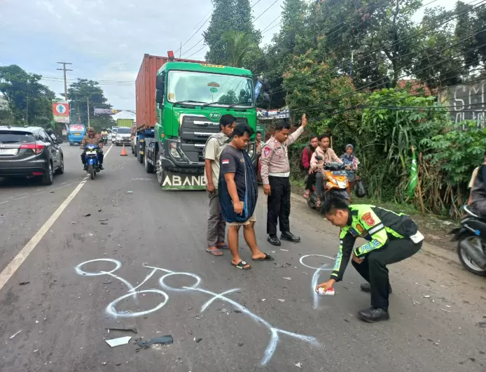 Motor Kecelakaan Dengan Truk di Cileungsi, Satu Orang Meninggal Dunia