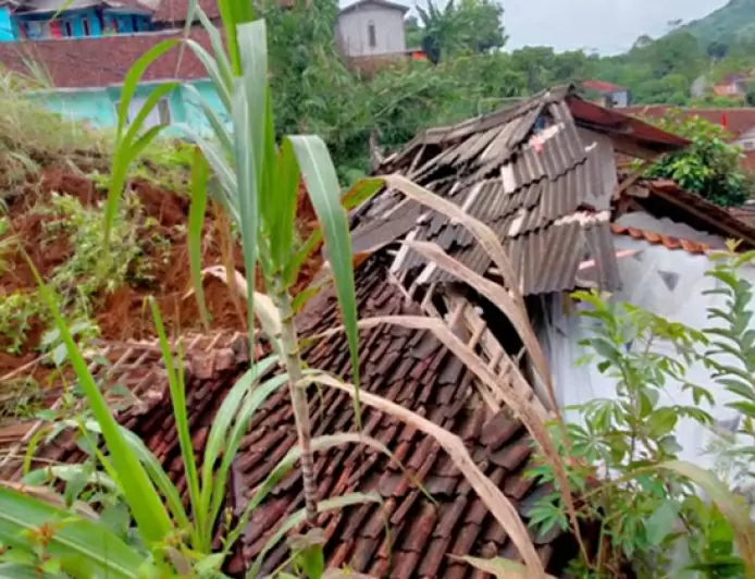 Update Longsor Cibadak, BPBD Kabupaten Sukabumi: 12 Rumah Tertimbun Tanah