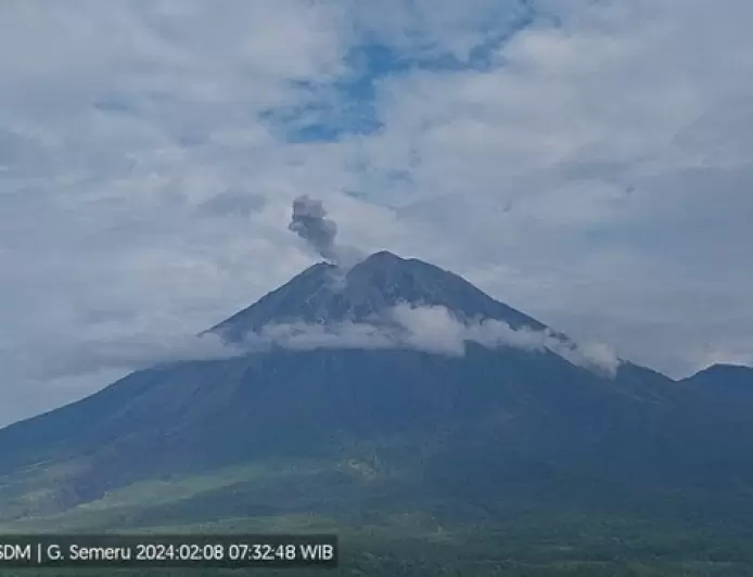 Gunung Semeru Kembali Erupsi, Tinggi Kolom Abu 800 Meter