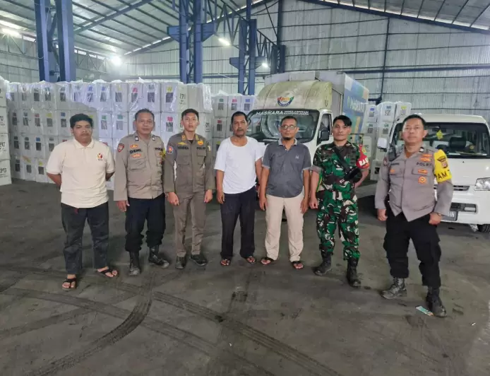 Babinsa Koramil 06/Cileungsi Kawal Pengembalian Kotak Suara ke PPK