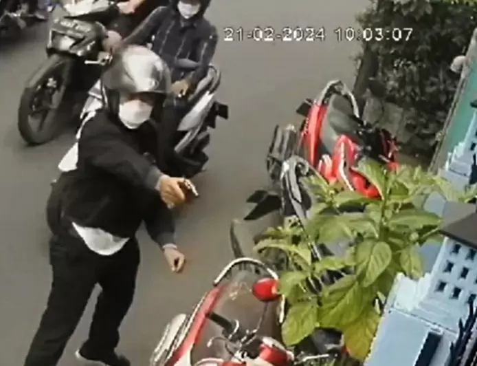 Aksinya Kepergok Korban dan Terekam CCTV, Pelaku Curanmor Todongkan Pistol