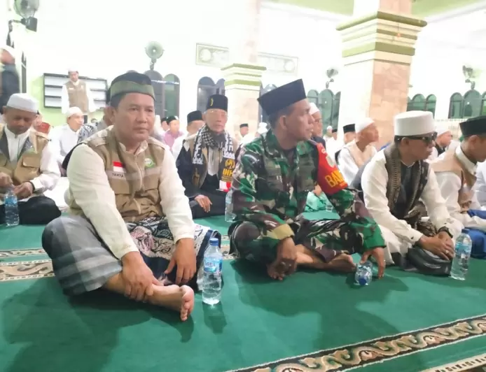 Babinsa Koramil 0621-06/Cileungsi Lakukan Salat Tahajjud dan Shubuh Zikir Berjamaan