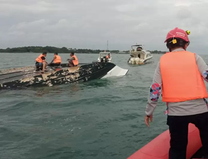 Kapal KM Parikudus Terbalik di Kepulauan Seribu, Satu WN Taiwan Hilang
