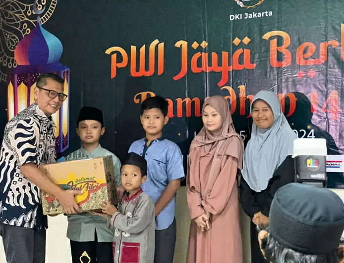 Berbagi Ramadan PWI Jaya, Paket Sembako dan Santunan untuk  Dhuafa dan Warakawuri 