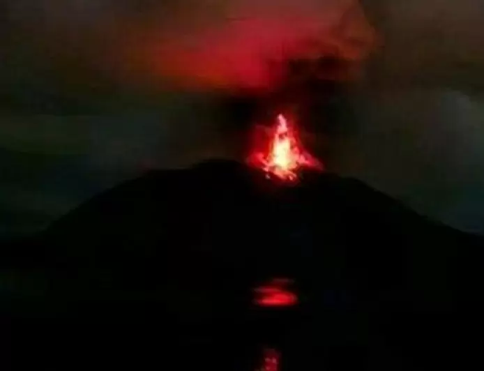 Kembali Erupsi Dini Hari Tadi, Status Gunung Ruang Naik Jadi Awas