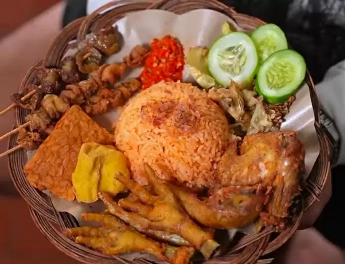 Anak Kost Wajib Coba Nasi Gonjleng Ala Mpok Nining: Makanan Enak Murah Meriah