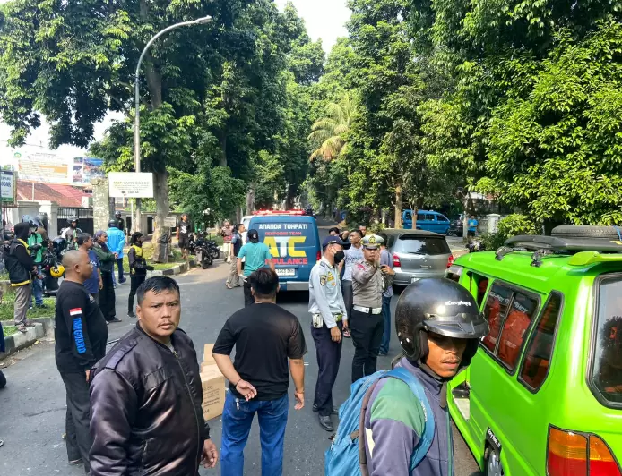 Sopir Tertidur, Angkot Tabrak Motor di Jalan Ahmad Yani Ibu-Ibu Tewas