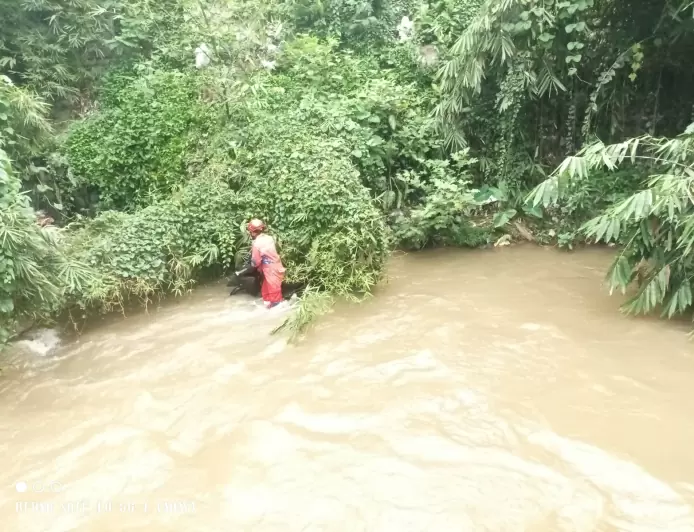 Pemotor Terjun ke Sungai di Cilebut, Korban Selamat