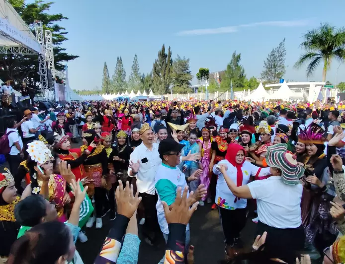 Meriah, Ribuan Masyarakat Berbaur Ramaikan Gebyar HJB ke-542 di Stadion Pakansari.
