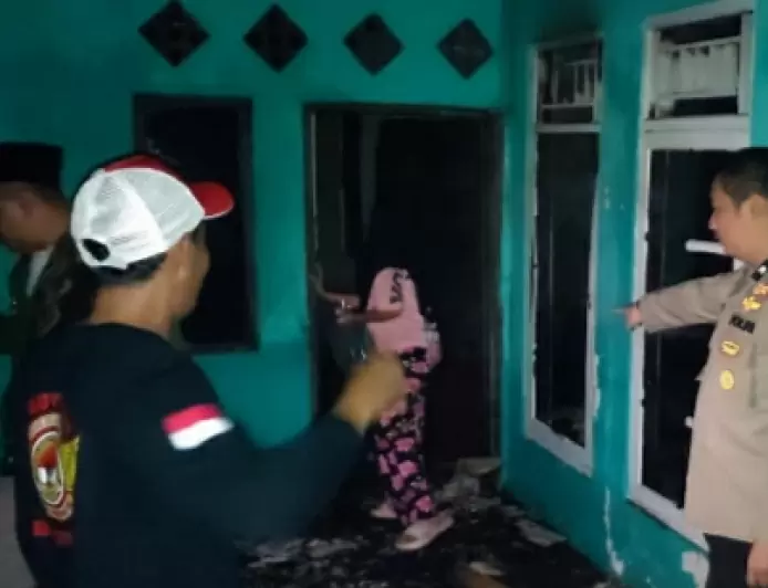 Diduga Gegara Konsleting Listrik, Sebuah Rumah di Desa Cibeber Leuwiliang Kebakaran