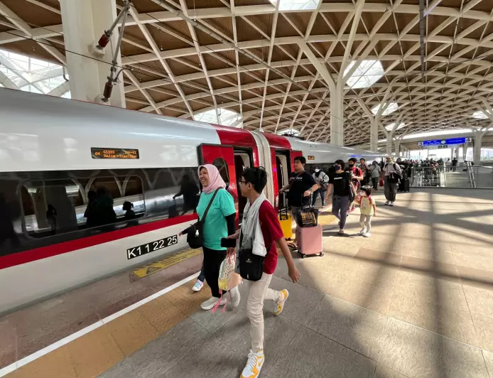 400 Ribu Tiket Kereta Whoosh Terjual Di Momen Liburan