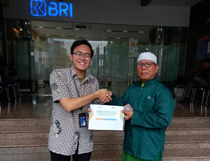 BRI Kramat Jati Salurkan CSR Hewan Kurban ke Masjid Al-Amin
