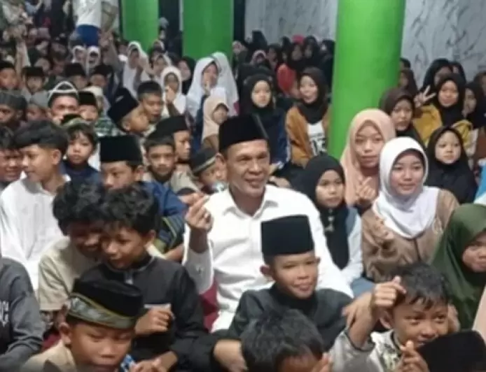 Ratusan Anak Yatim di Cigombong Doakan Jaro Ade Jadi Bupati Bogor 2024