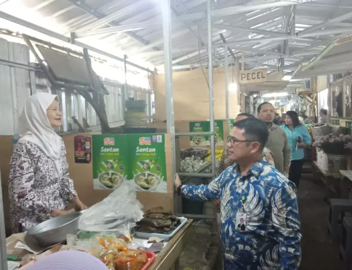 Sidak Sejumlah Pasar, Dirut Perumda PPJ Kota Bogor Ingatkan Jajaran Unit Pasar dan Pedagang Waspada Cuaca Ekstrem