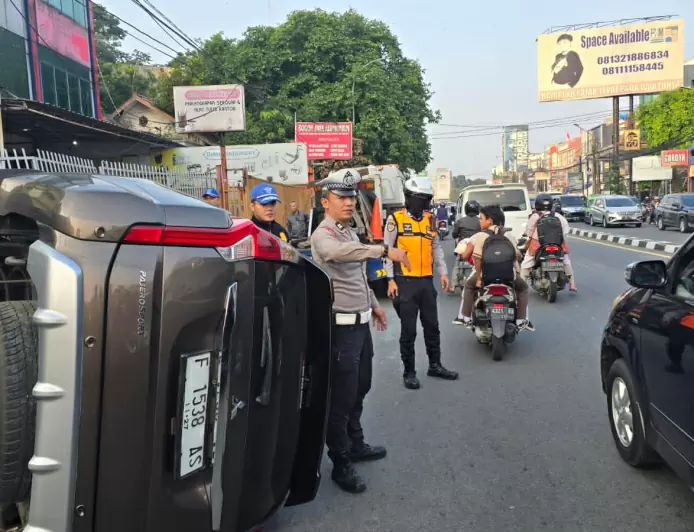 Diduga Microsleep, Pengemudi Mobil Pajero Sport Alami Kecelakaan