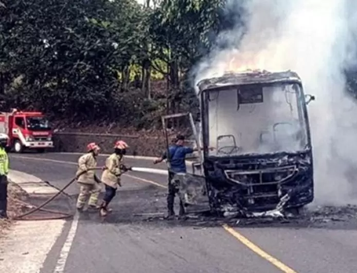 Diduga Gegara Korsleting, Bus Jurusan Bogor-Palabuhanratu Terbakar, 13 Penumpang dan Dua Awak Selamat