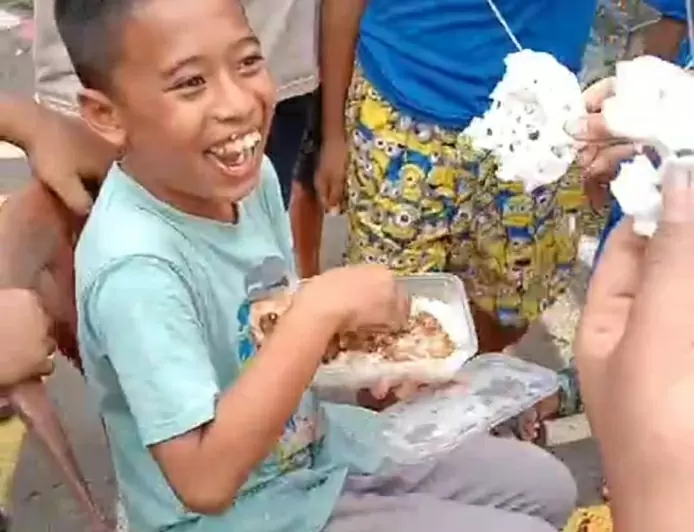 Ada-Ada Aja Kelakuan Warga Bogor, Lomba Makan Kerupuk Tak Lupa Bekal Nasi dari Rumah