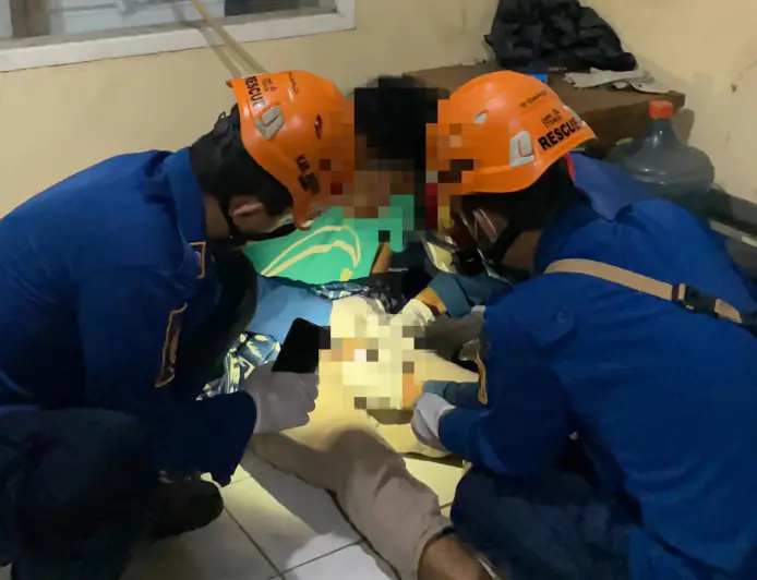 Bikin Ngilu, Alat Kelamin Pria di Cileungsi Tersangkut Resleting Celana