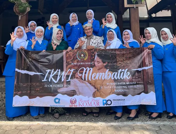 Peringati Hari Batik Nasional, IKWI Jabar Gelar Workshop di Rumah Batik Komar Bandung