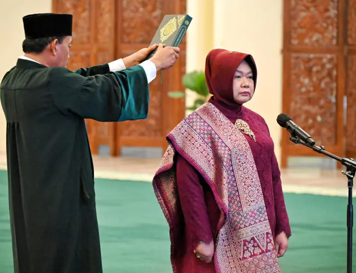 Siti Fauziah, Perempuan Pertama Dilantik Jadi Sekjen MPR