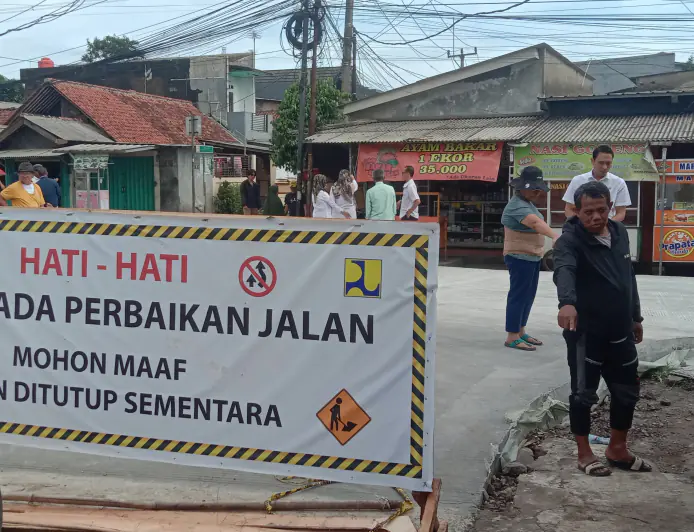 Warga dan Pengendara Keluhkan Dampak Penutupan Perbaikan Jalan Penghubung Nanggewer-Karadenan