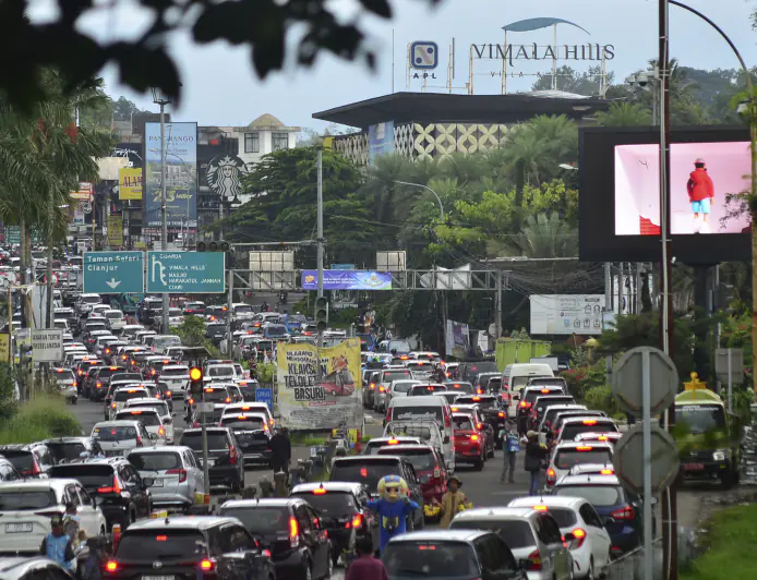 Kepadatan Kendaraan di Jalur Puncak Saat Libur Panjang Nataru