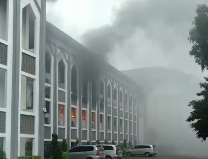 Gedung Rektorat UIN Syarif Hidayatullah Jakarta Terbakar, Tim Inafis Polres Tangsel Lakukan Olah TKP