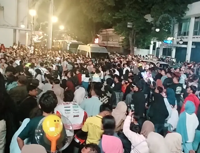 Nikmati Malam Pergantian Tahun di Bandung, Jalan Asia Afrika Ramai, Bey Machmudin: Semua Terkendali