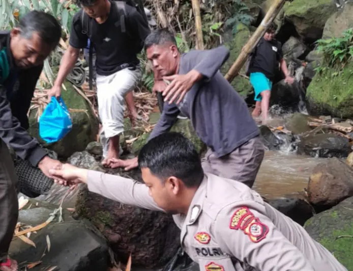 Hendak Berlibur ke Gunung Salak Endah, Mobil Wisatawan Masuk Jurang di Pamijahan Bogor