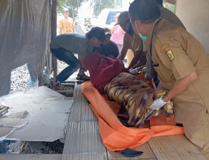 Polsek Rumpin Cek TKP Orang Meninggal Dunia Diduga ODGJ, Jasad Dievakuasi ke RSUD Leuwiliang