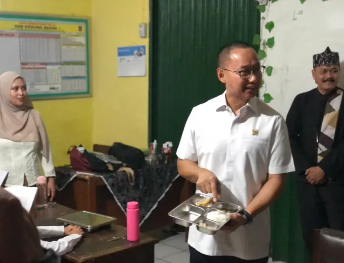 Pemberian MBG di SDN Kedungbadak 1, Eddy Suparno: Langkah Menuju Generasi Emas Indonesia