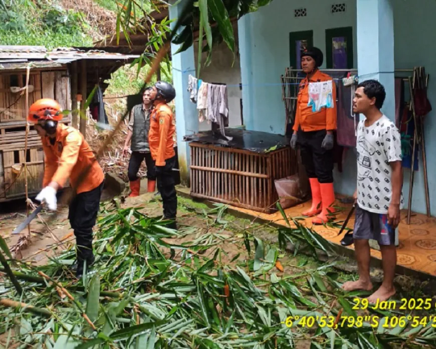 BPBD Evakuasi Longsoran.webp
