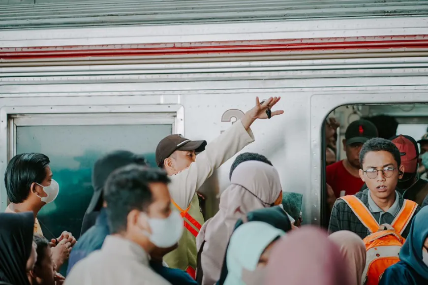 Commuter Line 2.webp